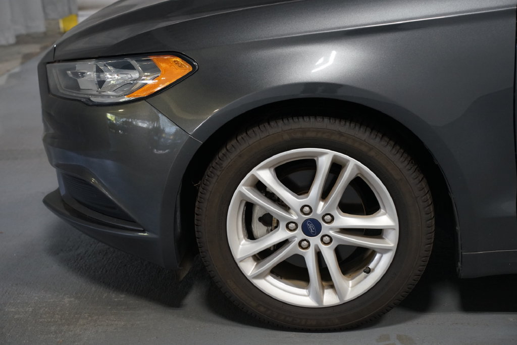 Used 2018 Ford Fusion SE FWD image 5