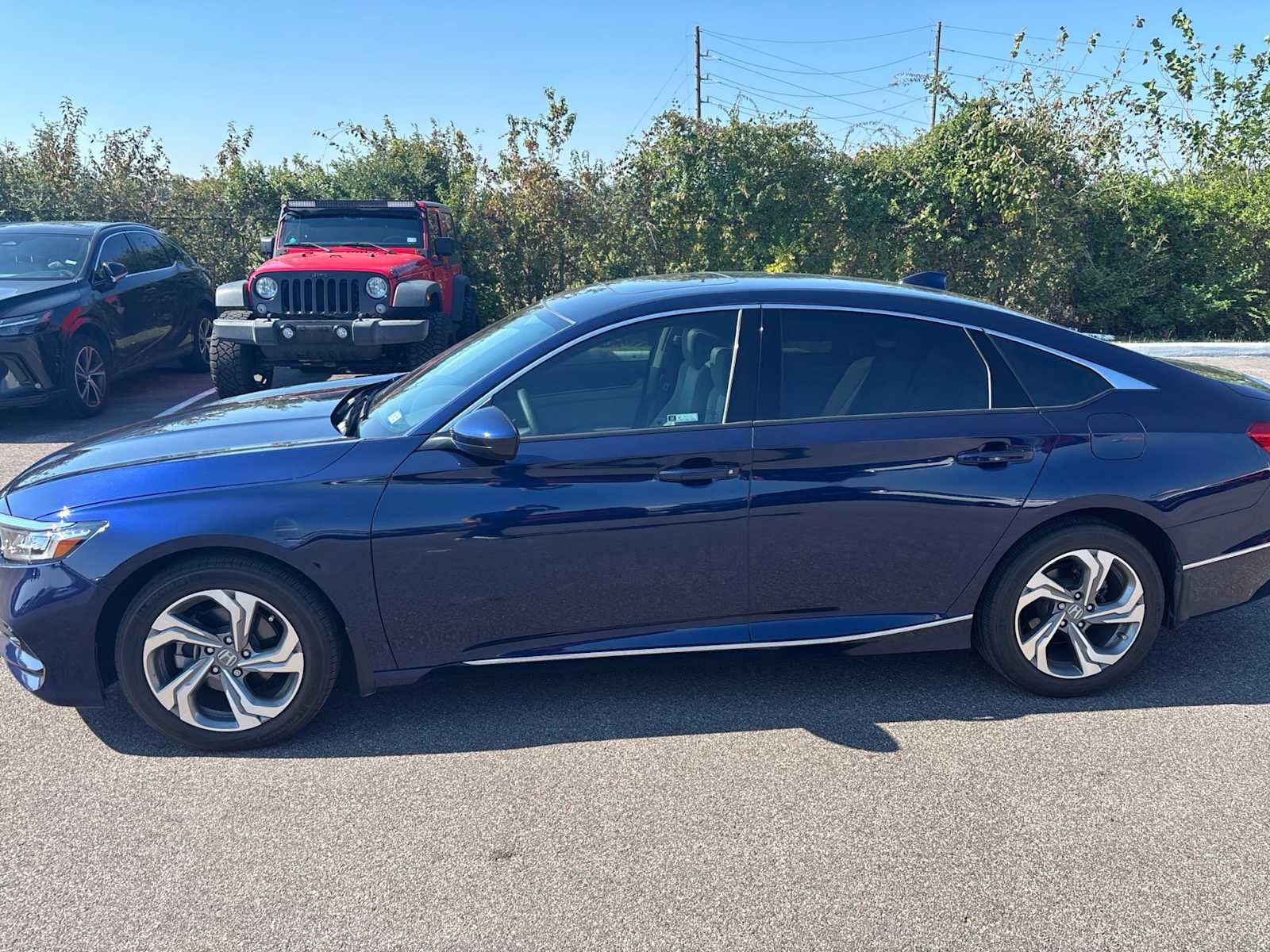 Used 2019 Honda Accord EX image 2