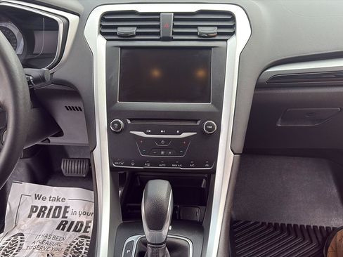 Used 2015 Ford Fusion SE FWD image 17