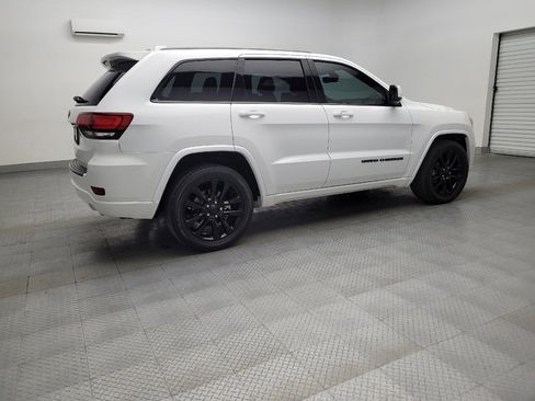 Used 2018 Jeep Grand Cherokee Altitude RWD image 10