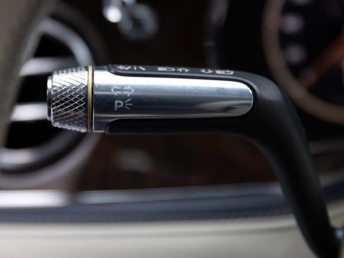 Used 2021 Bentley Flying Spur W12 image 68