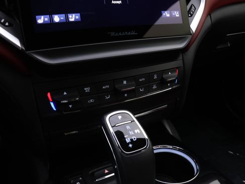 Used 2022 Maserati Ghibli Modena Q4 image 10