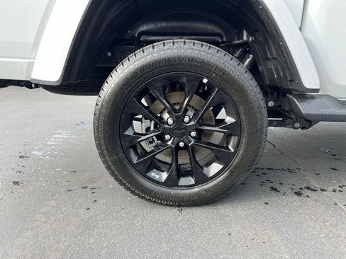 Used 2023 Jeep Gladiator Overland image 21