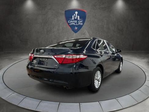 Used 2017 Toyota Camry LE image 5