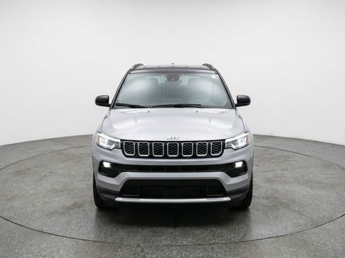Used 2025 Jeep Compass Limited image 2
