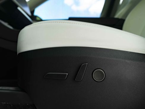 Used 2023 Tesla Model Y Long Range AWD/4WD image 35