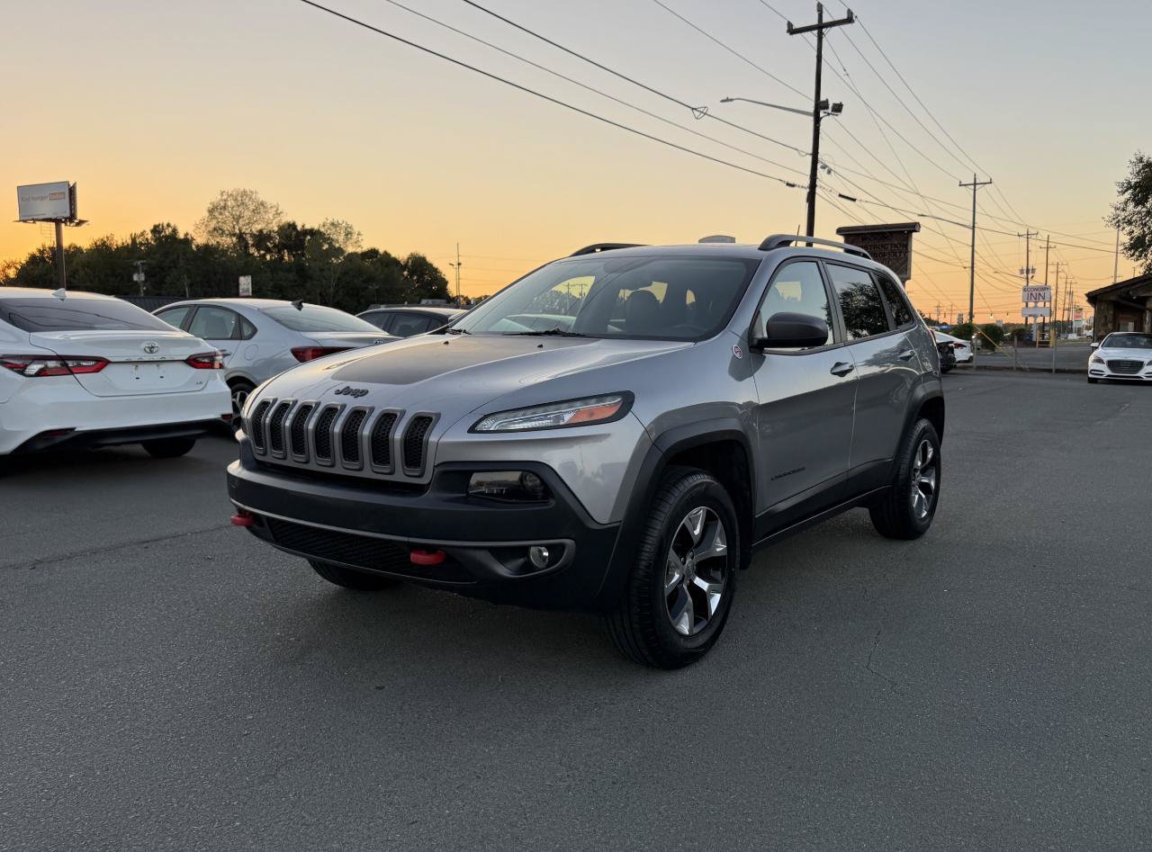 Used 2016 Jeep Cherokee Trailhawk w/ Comfort/Convenience Group AWD/4WD image 3