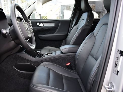 Certified 2025 Volvo XC40 B5 Core image 10