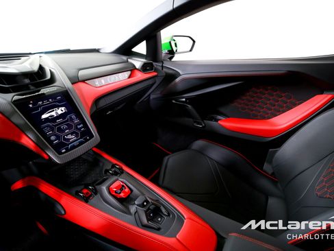 Used 2024 Lamborghini Revuelto image 14