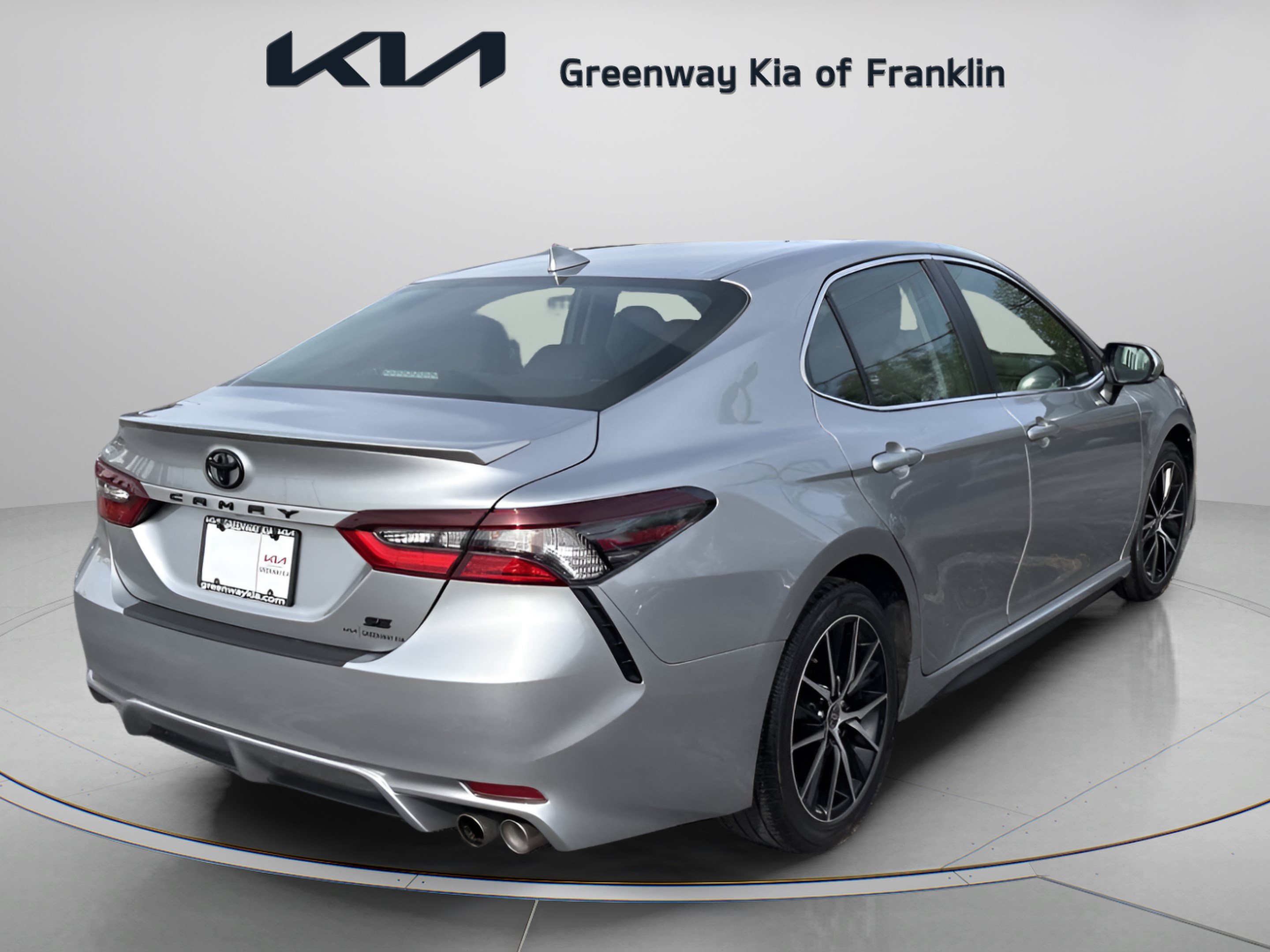 Used 2024 Toyota Camry SE w/ Cold Weather Package FWD image 7