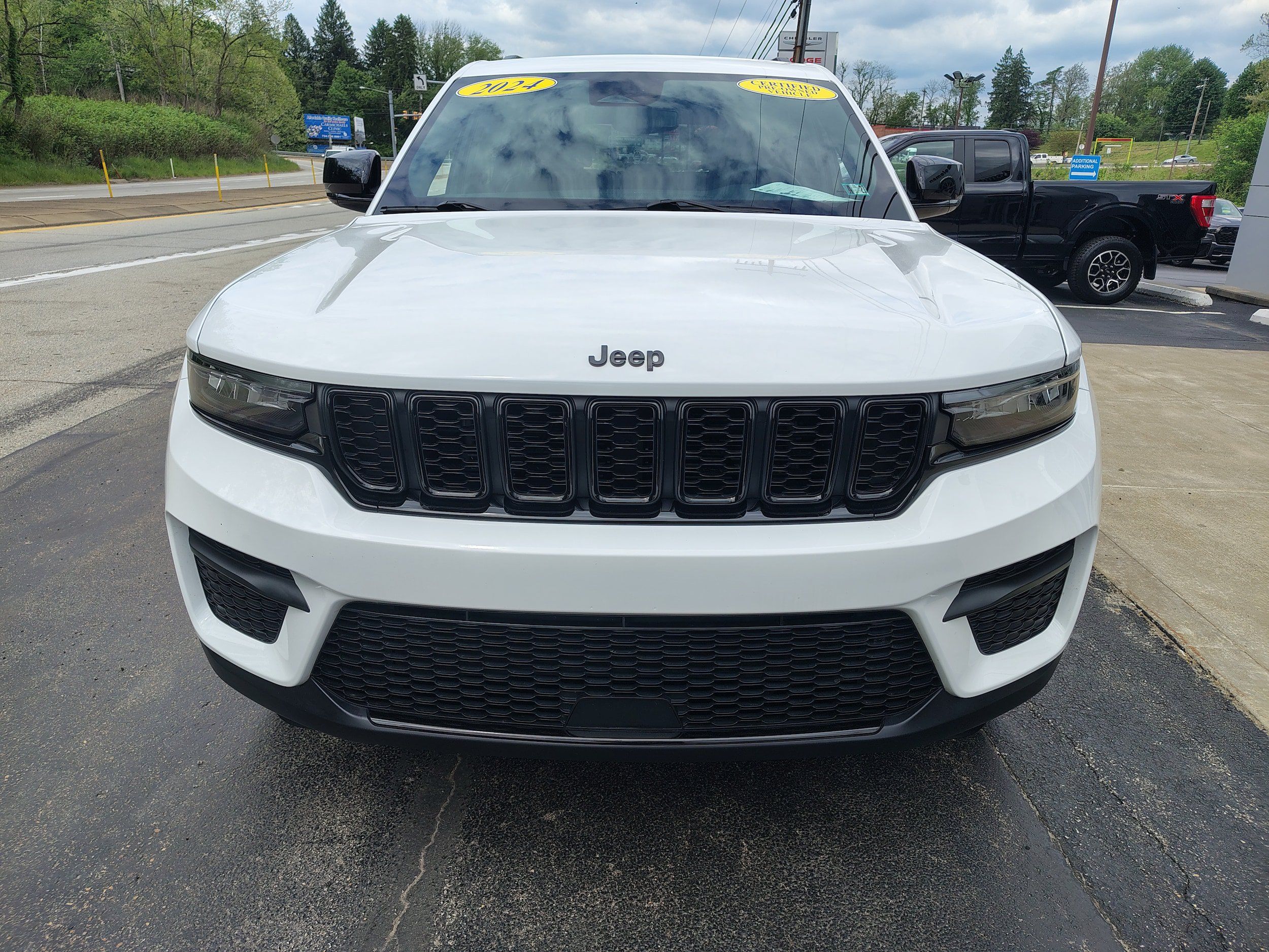 Certified 2024 Jeep Grand Cherokee Altitude AWD/4WD image 3