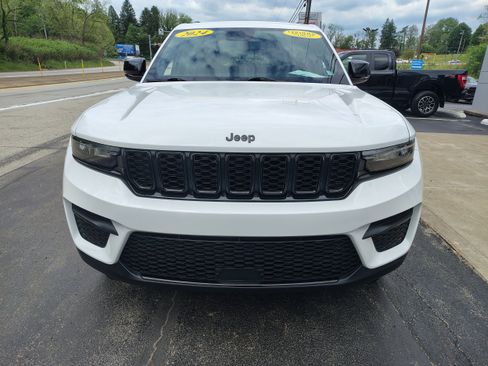 Certified 2024 Jeep Grand Cherokee Altitude AWD/4WD image 3