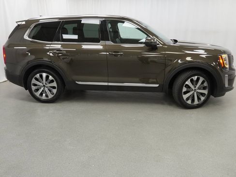 Used 2021 Kia Telluride EX w/ EX Premium Package image 10