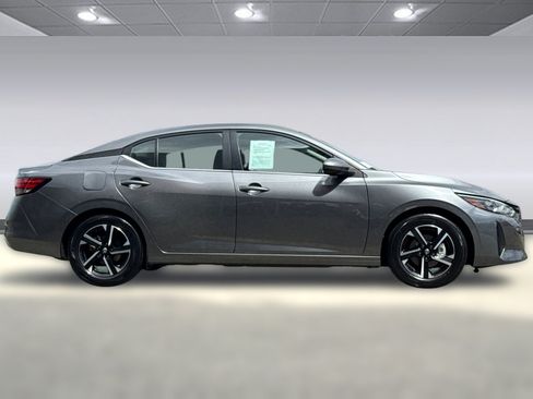 Used 2025 Nissan Sentra SV FWD image 8