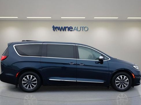 Certified 2023 Chrysler Pacifica Limited image 6