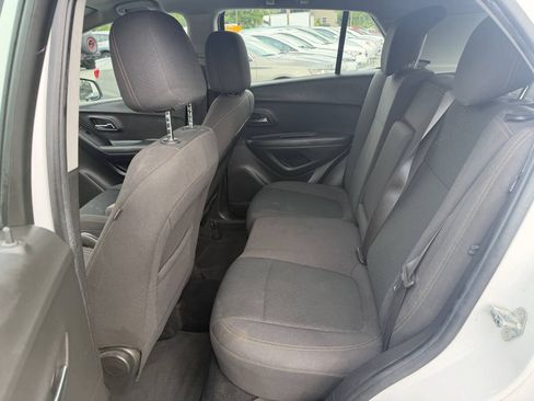 Used 2017 Chevrolet Trax LS FWD image 12