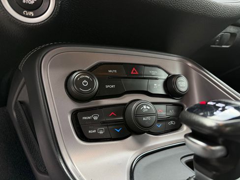 Used 2023 Dodge Challenger SXT image 39