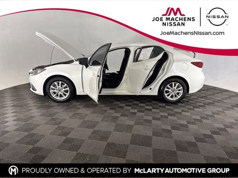 Used 2015 MAZDA MAZDA3 i Touring w/ Technology Package image 9