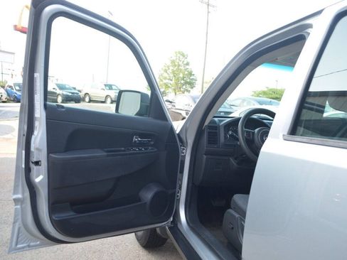 Used 2012 Jeep Liberty Sport image 17