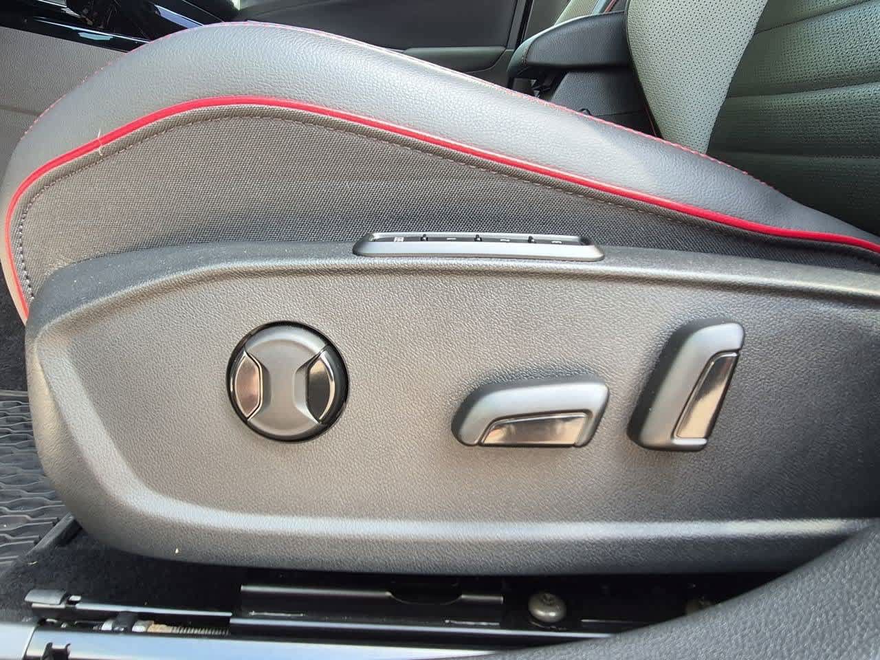 Used 2024 Volkswagen GTI SE FWD image 17