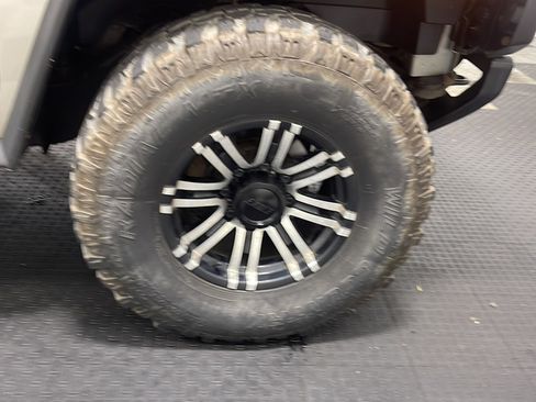 Used 2005 HUMMER H2 SUT w/ Preferred Equipment Group AWD/4WD image 21