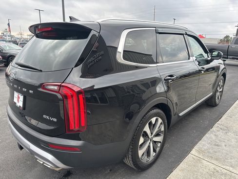 Used 2021 Kia Telluride EX w/ EX Premium Package image 7