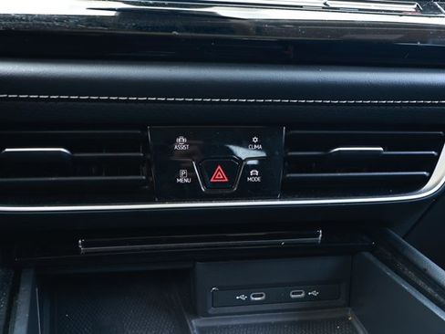 Used 2024 Volkswagen Atlas SE FWD image 18