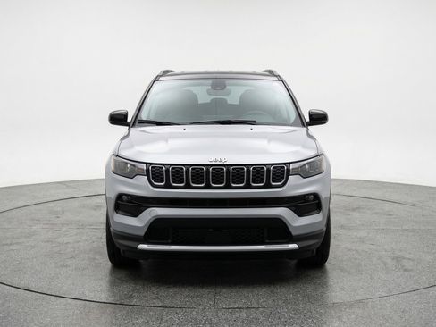 Used 2025 Jeep Compass Limited image 2