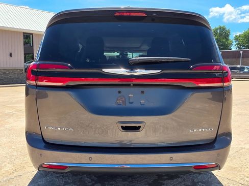 Used 2023 Chrysler Pacifica Limited FWD image 20