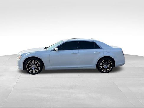 Used 2014 Chrysler 300 S RWD image 2