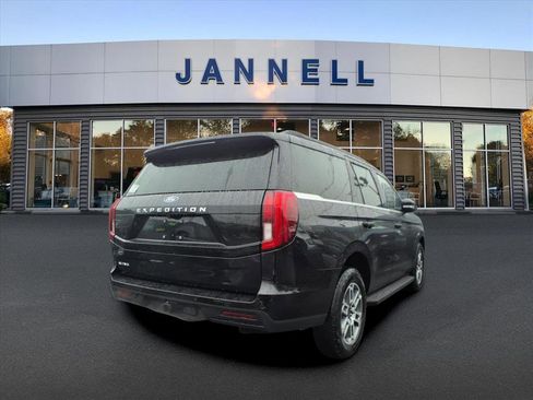 New 2026 Ford Expedition Active image 2