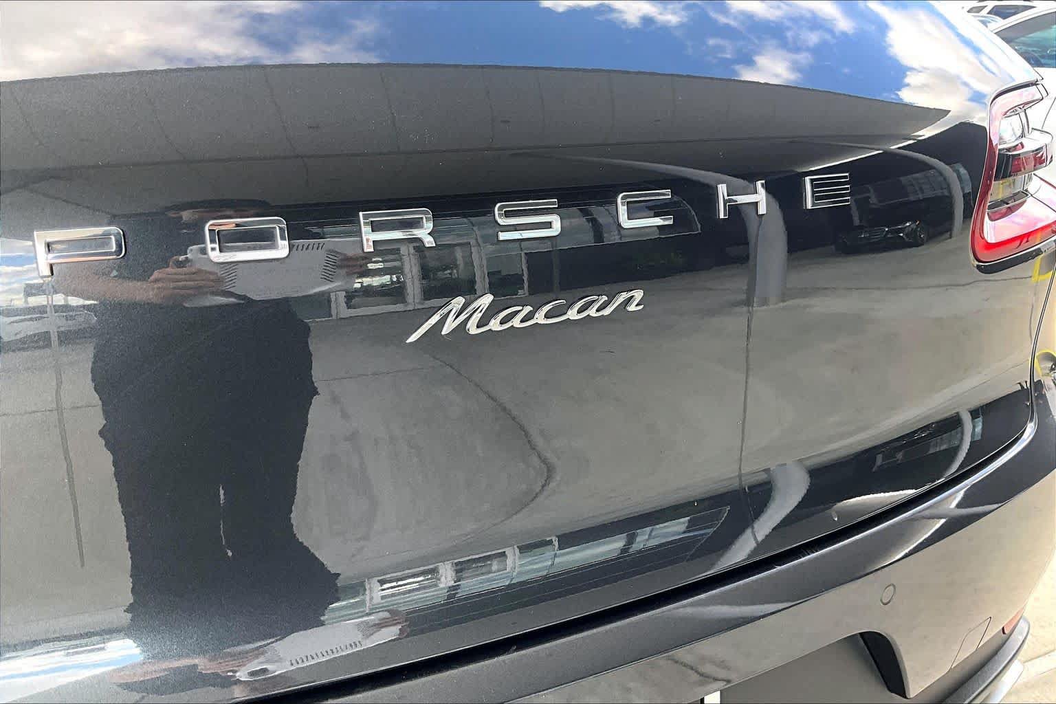 Used 2017 Porsche Macan AWD/4WD image 28