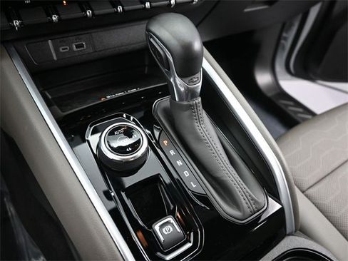 Used 2024 Chevrolet Colorado ZR2 w/ ZR2 Convenience Package III image 18