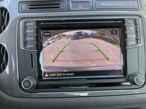 Used 2017 Volkswagen Tiguan S image 25
