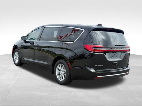 New 2027 Chrysler Pacifica Select FWD image 3