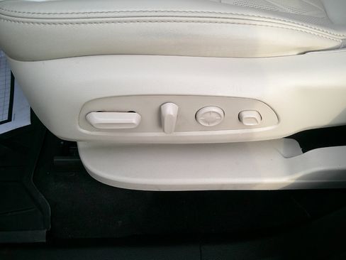 Used 2023 Buick Enclave Avenir w/ Avenir Technology Package image 10