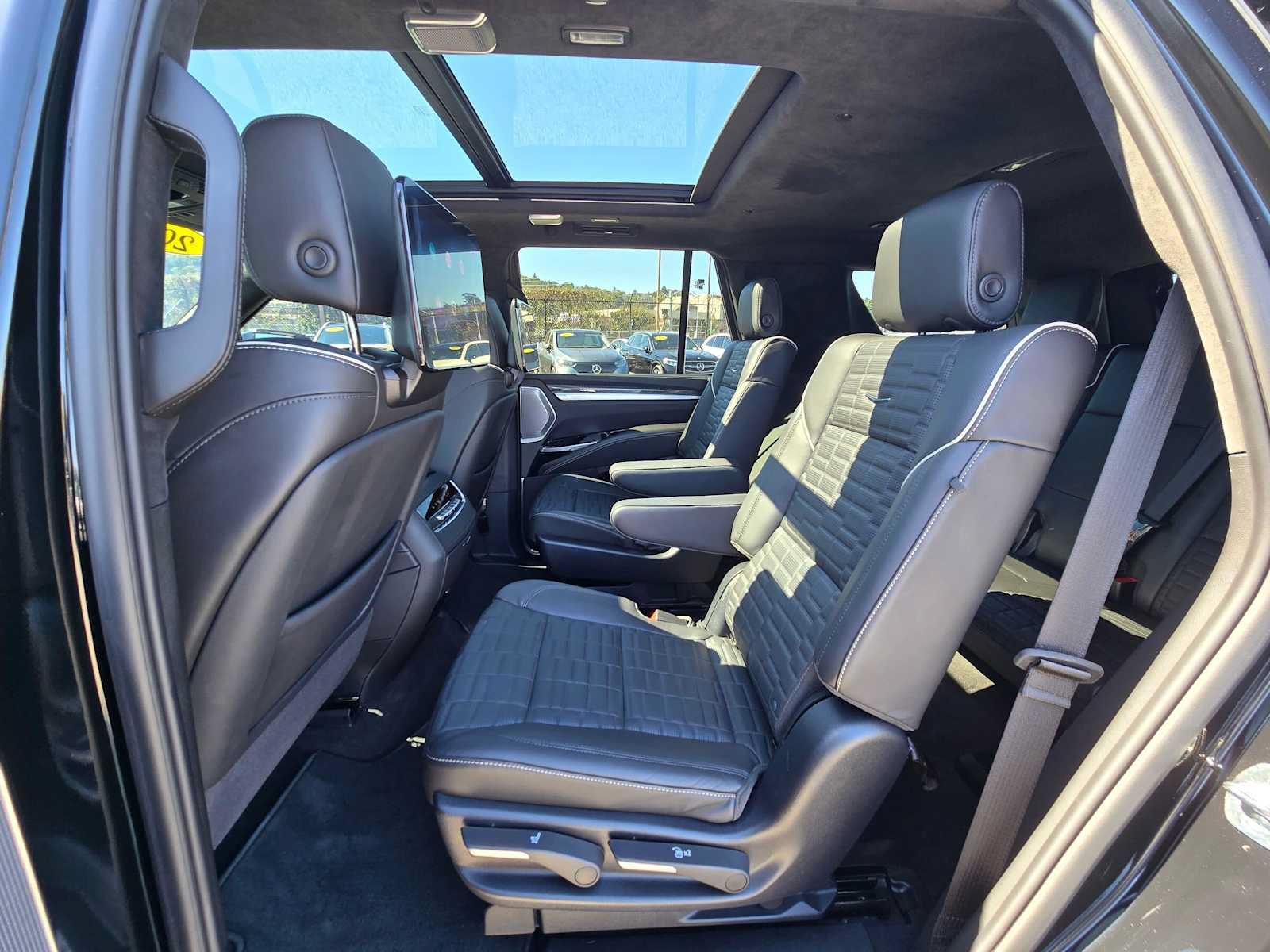 Used 2025 Cadillac Escalade V AWD/4WD image 22