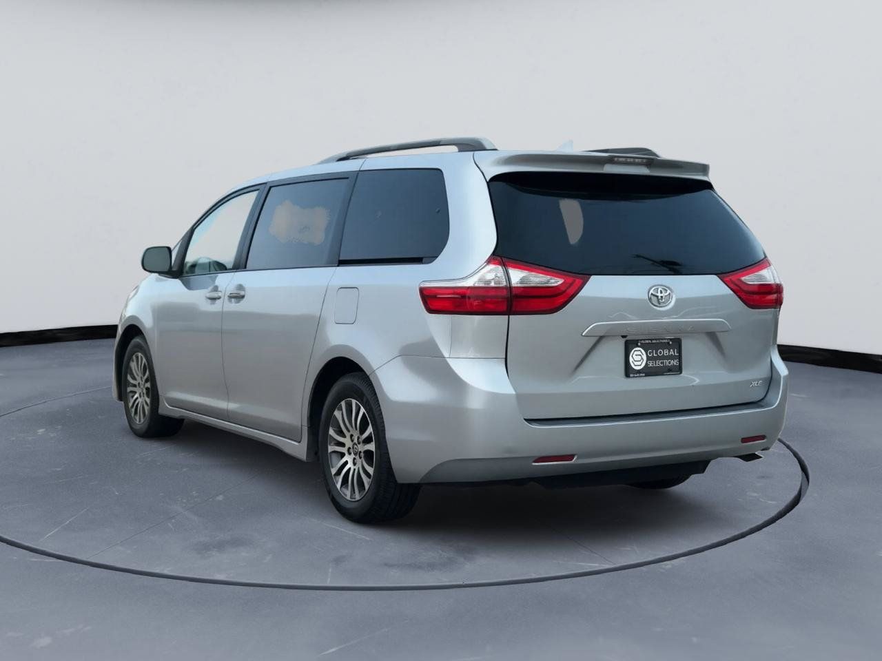 Used 2018 Toyota Sienna XLE FWD image 5