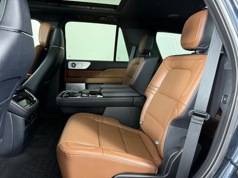 Used 2024 Lincoln Navigator Reserve image 17