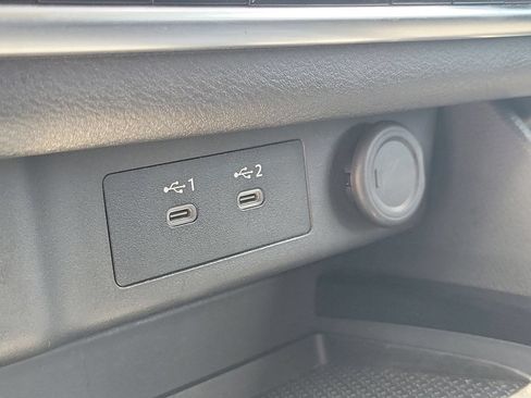 Used 2025 Nissan Rogue SV FWD image 25