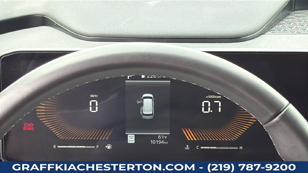 Used 2025 Kia Carnival FWD image 17
