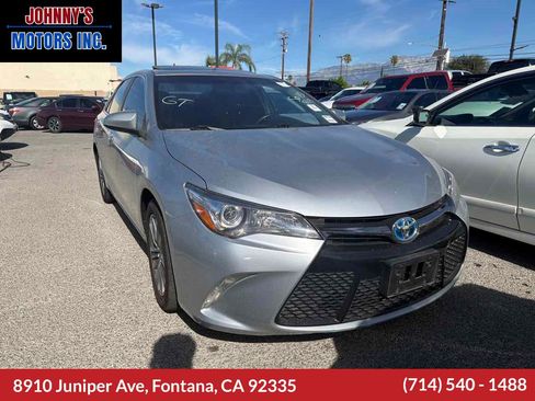 Used 2015 Toyota Camry SE w/ Moonroof Package FWD image 1