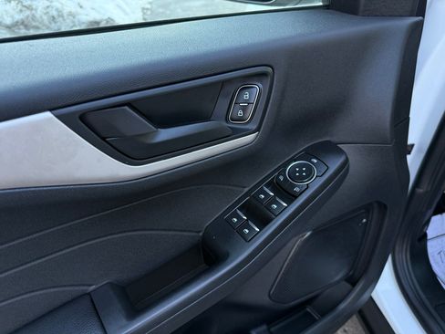 Used 2022 Ford Escape SE image 39