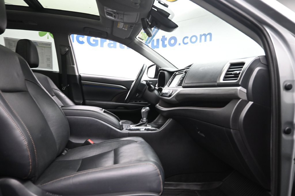 Used 2019 Toyota Highlander Limited Platinum AWD/4WD image 9