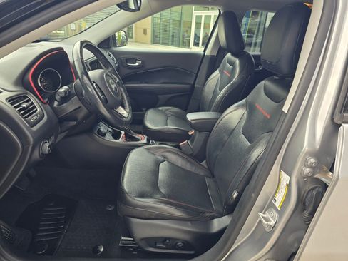 Used 2018 Jeep Compass Trailhawk w/ Leather Interior Group AWD/4WD image 11