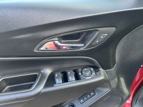 Used 2023 Chevrolet Equinox Premier image 13