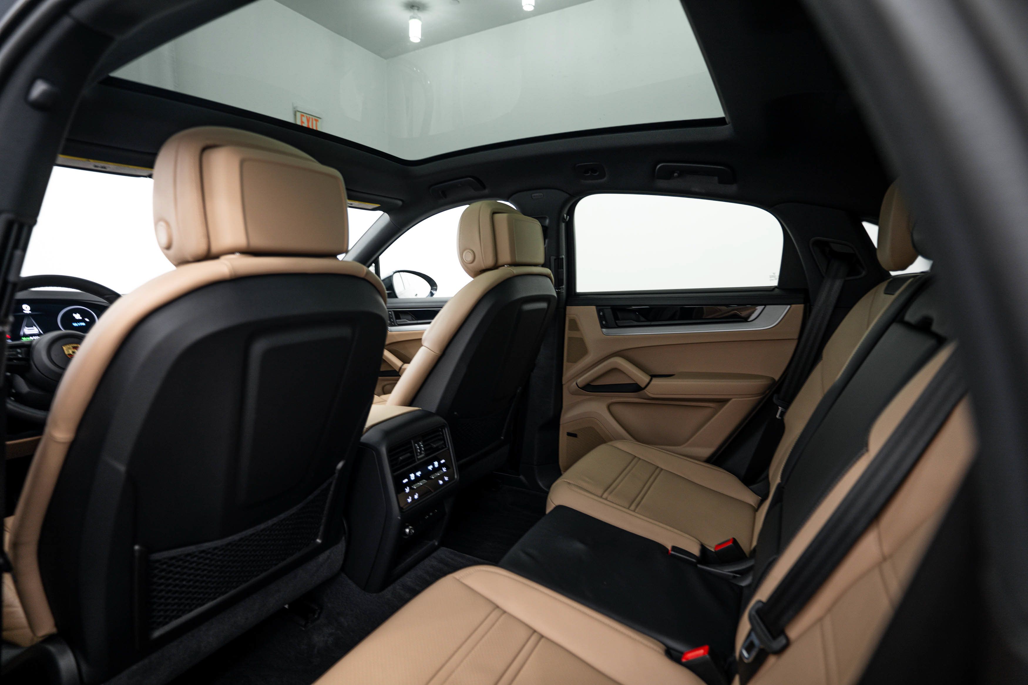 Certified 2024 Porsche Cayenne Coupe AWD/4WD image 25