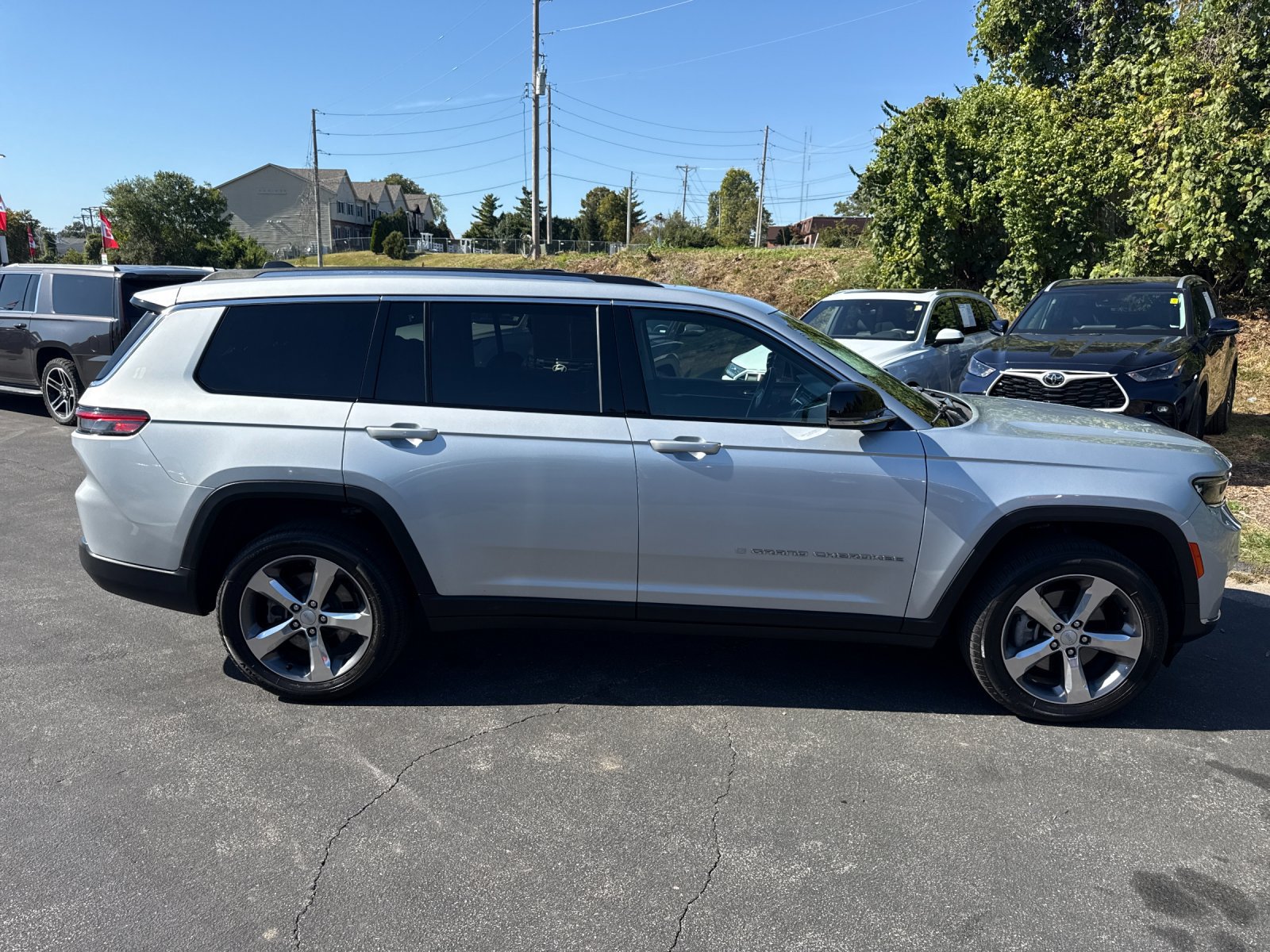 Used 2021 Jeep Grand Cherokee L Limited AWD/4WD image 2