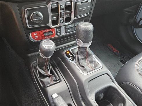 Used 2022 Jeep Wrangler Unlimited Rubicon w/ LED Lighting Group AWD/4WD image 13