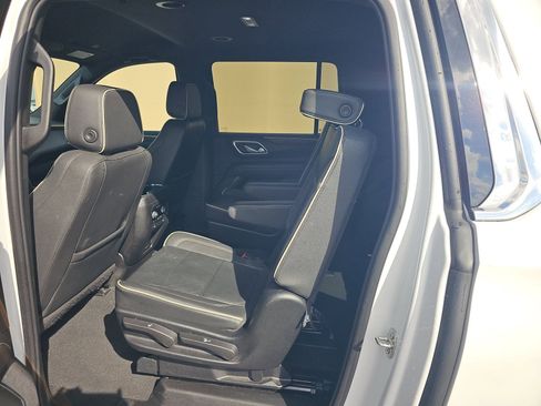 Used 2023 Chevrolet Suburban Premier image 18